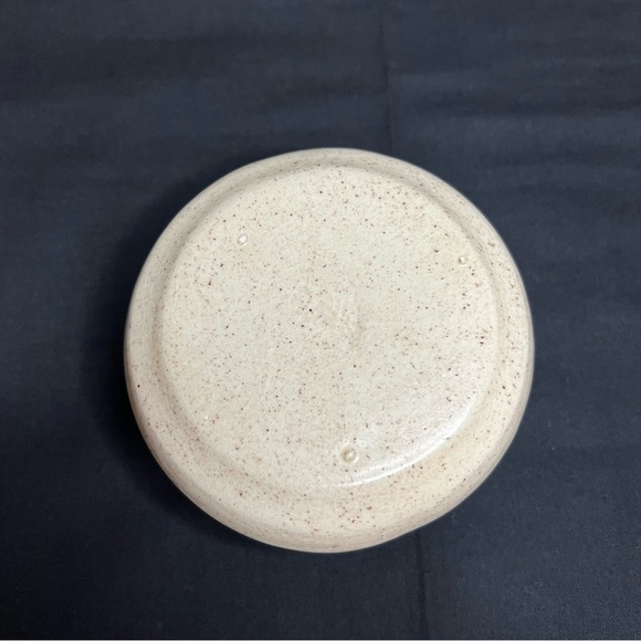 Small Round Pottery Pot - Picture 6 of 9